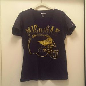 Short sleeve t shirt U of M